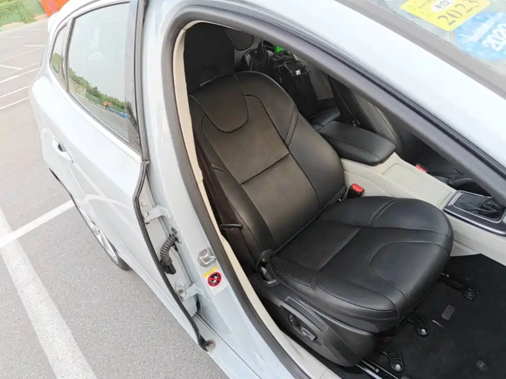 Volvo V40 — миниатюра 20