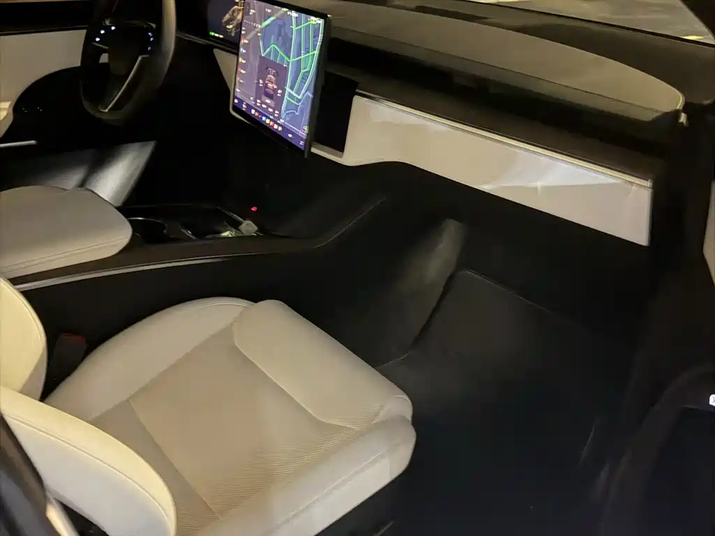 Tesla Model X — миниатюра 6