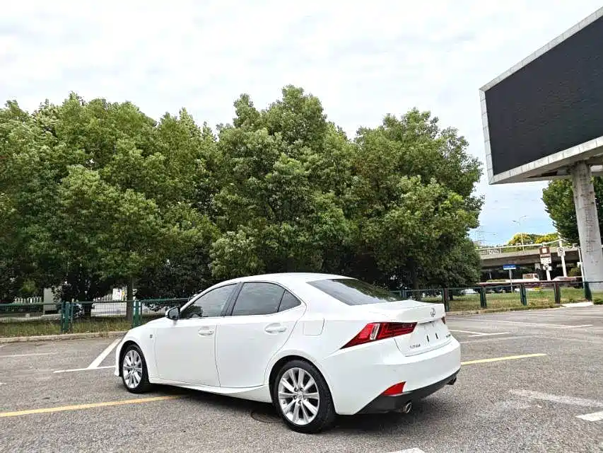 Lexus IS — миниатюра 9