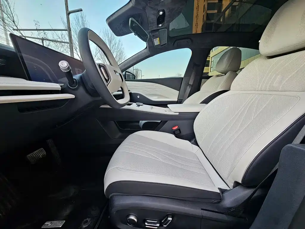 GEELY GALAXY GALAXY E8