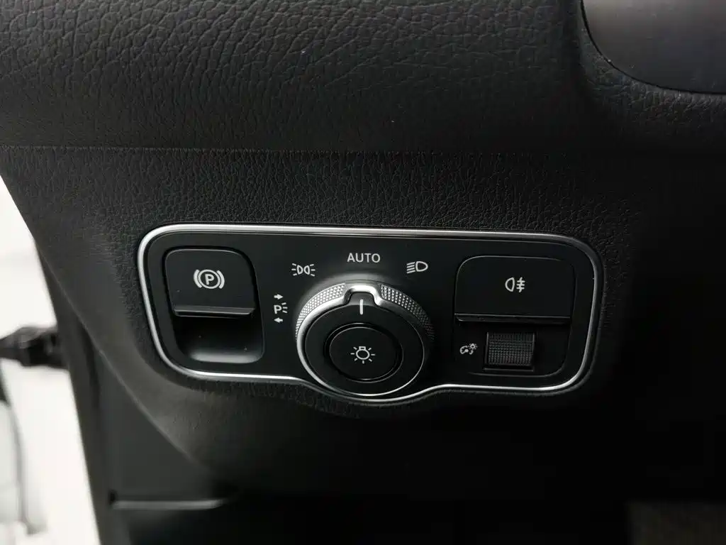 Mercedes-Benz GLB — миниатюра 21