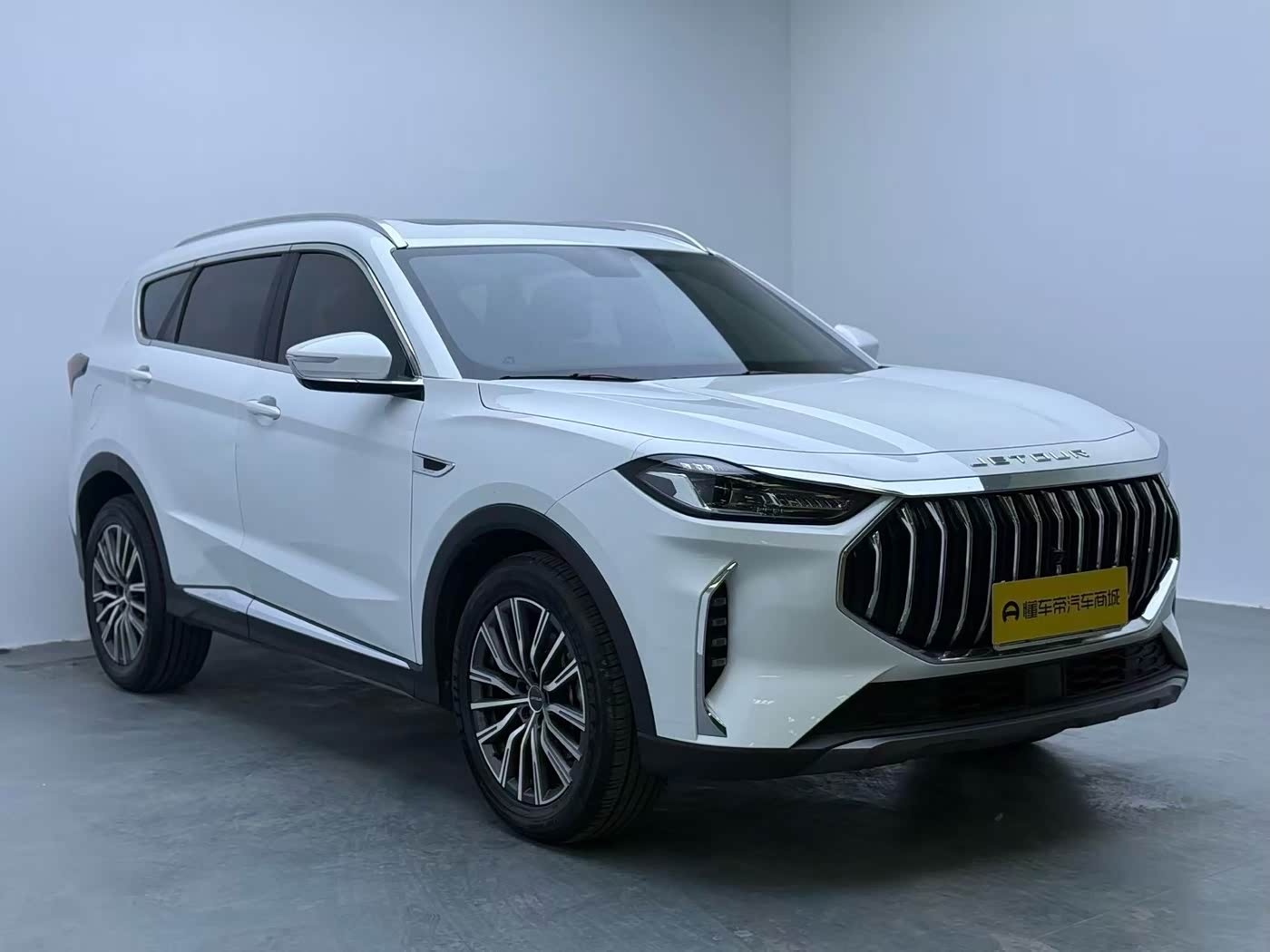 Jetour Jetour X70 PLUS 1.5 л 2024 г. Белый, пробег 32000 км
