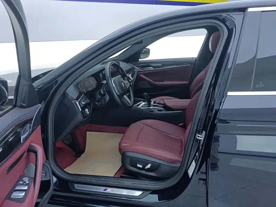 BMW 5 Series — миниатюра 9