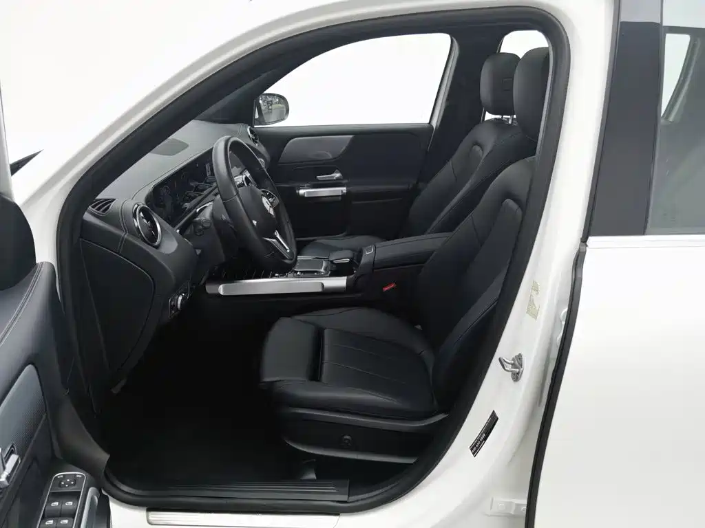 Mercedes-Benz GLB — миниатюра 10