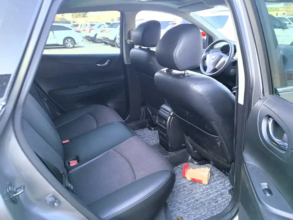 Nissan Tiida — миниатюра 8