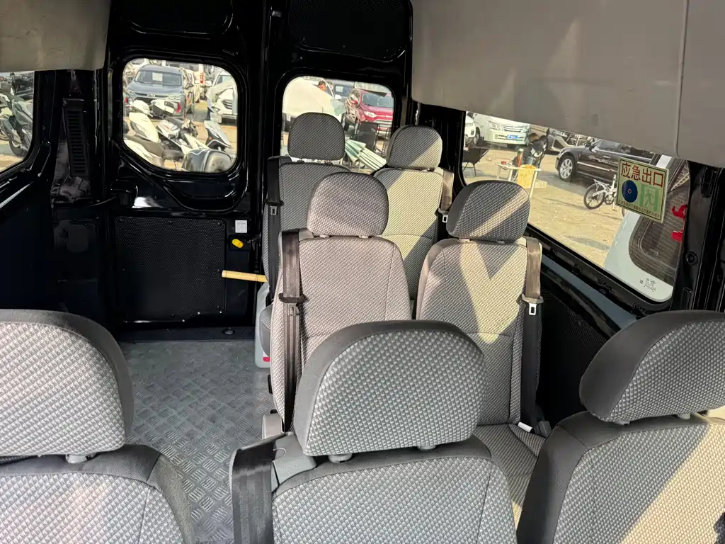 Ford Transit — миниатюра 12