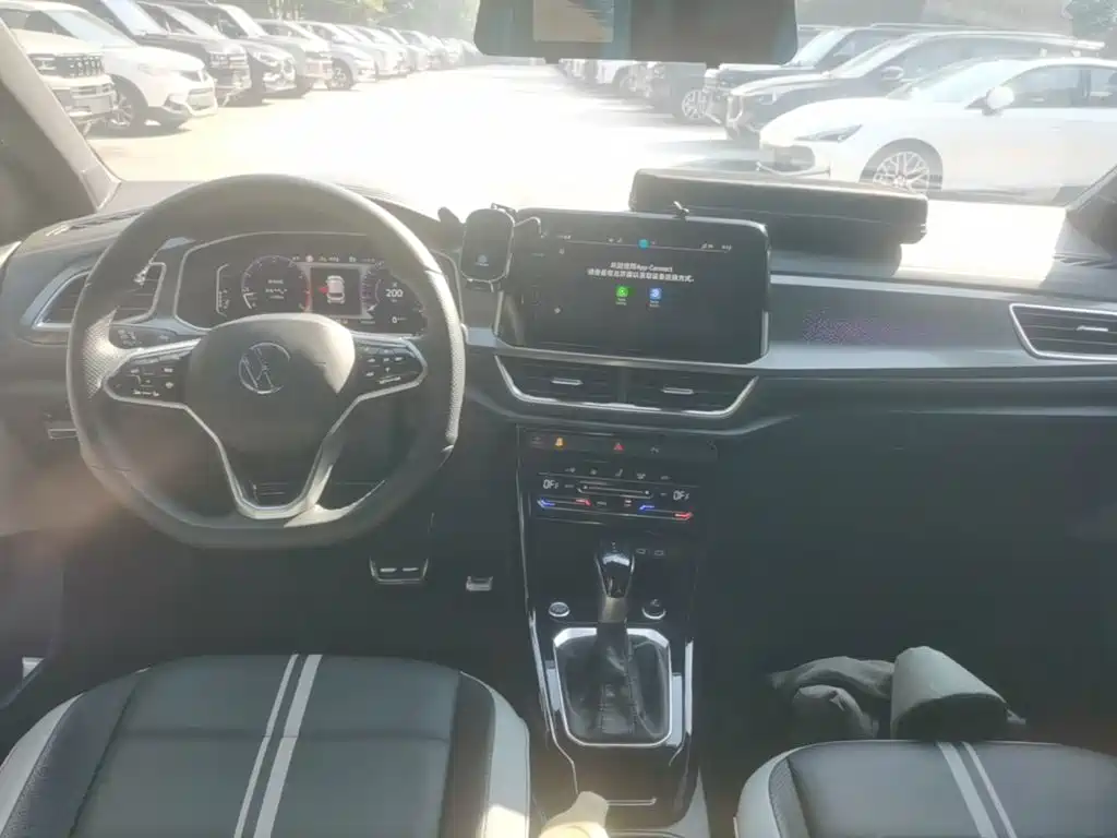 Volkswagen T-Roc — миниатюра 10