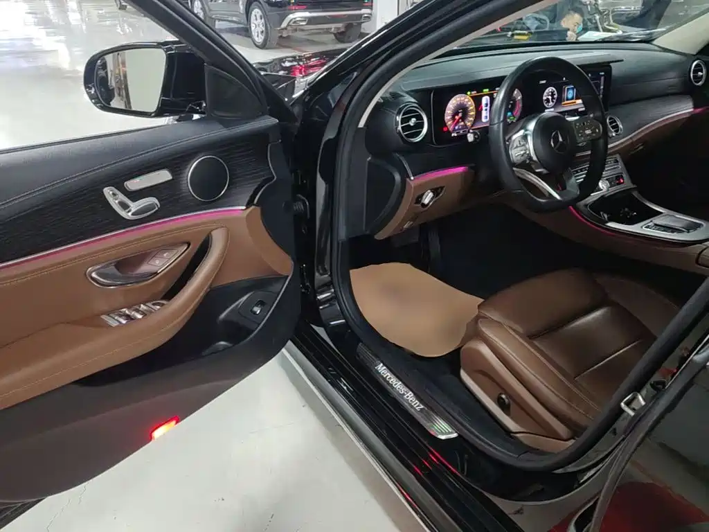 Mercedes-Benz E-Class — миниатюра 16