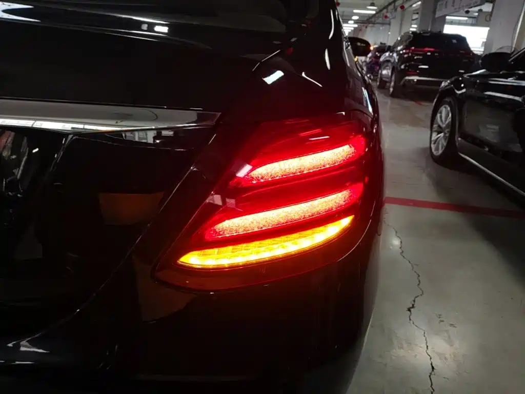 Mercedes-Benz E-Class — миниатюра 8