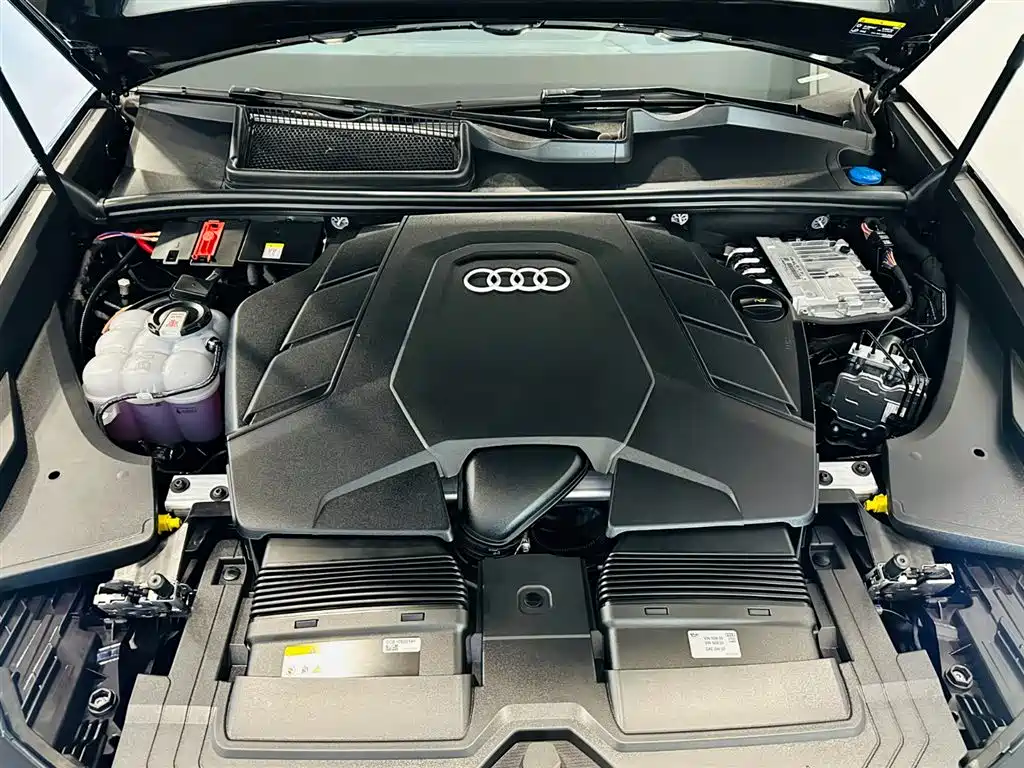 Audi Q8 2023 55 TFSI Premium