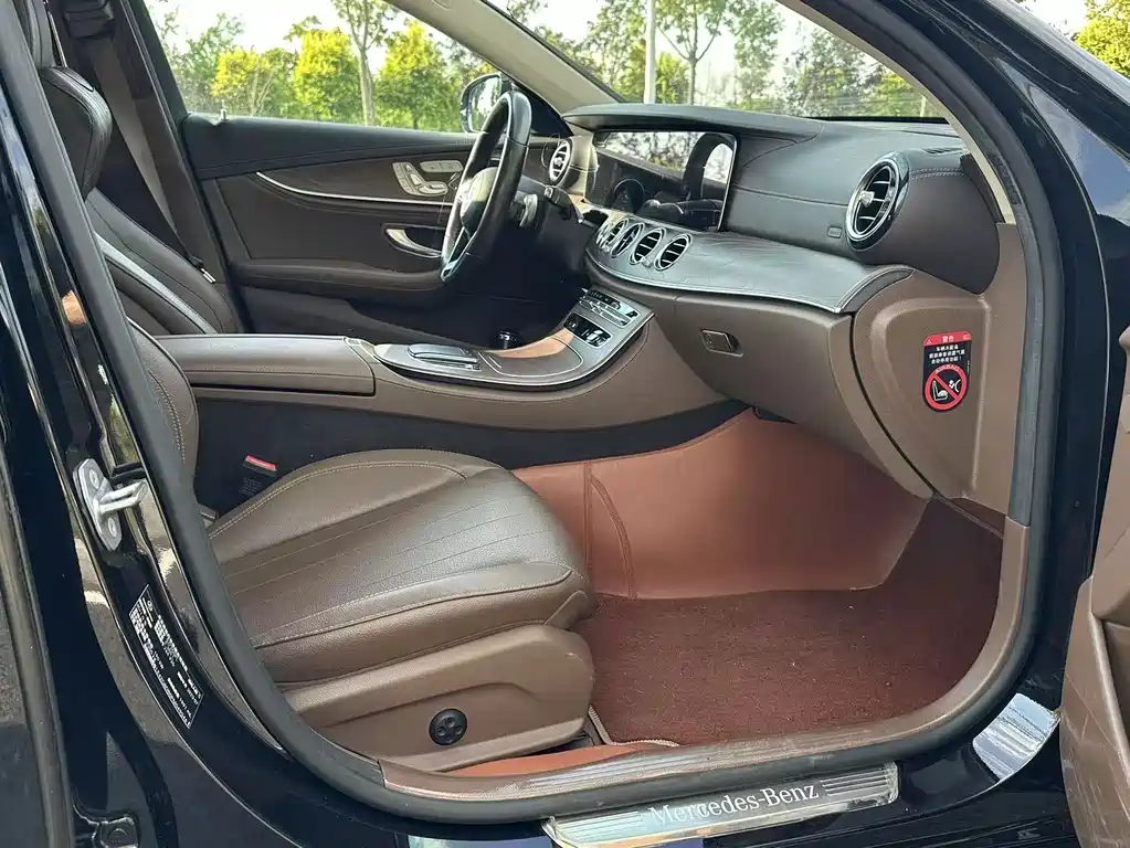 Mercedes-Benz E-Class — миниатюра 10