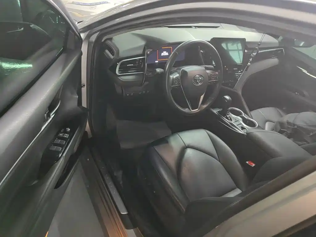 Toyota Camry — миниатюра 16