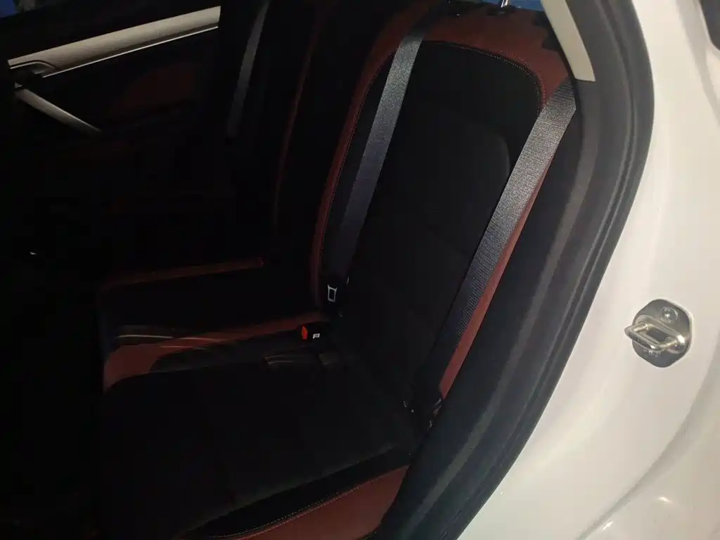 Geely Binyue — миниатюра 13