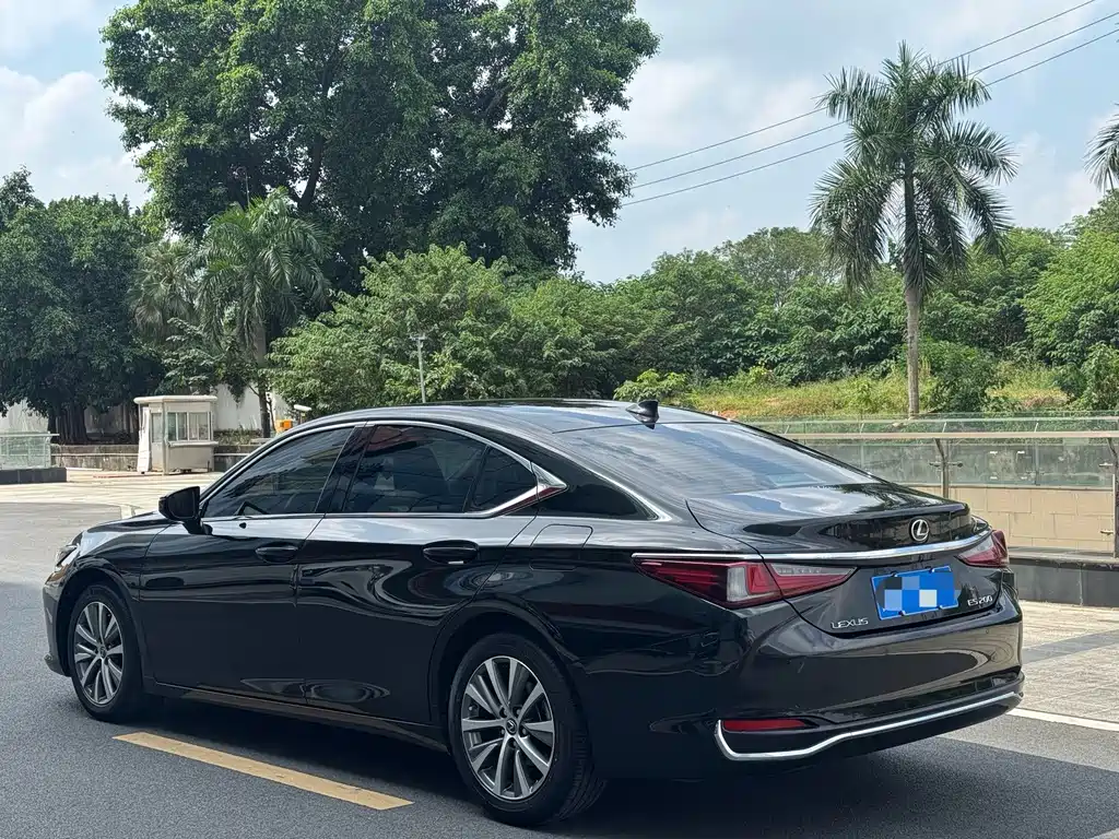 Lexus ES — миниатюра 5