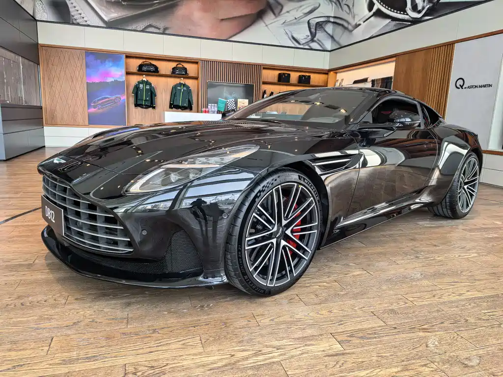 Aston Martin DB12 0