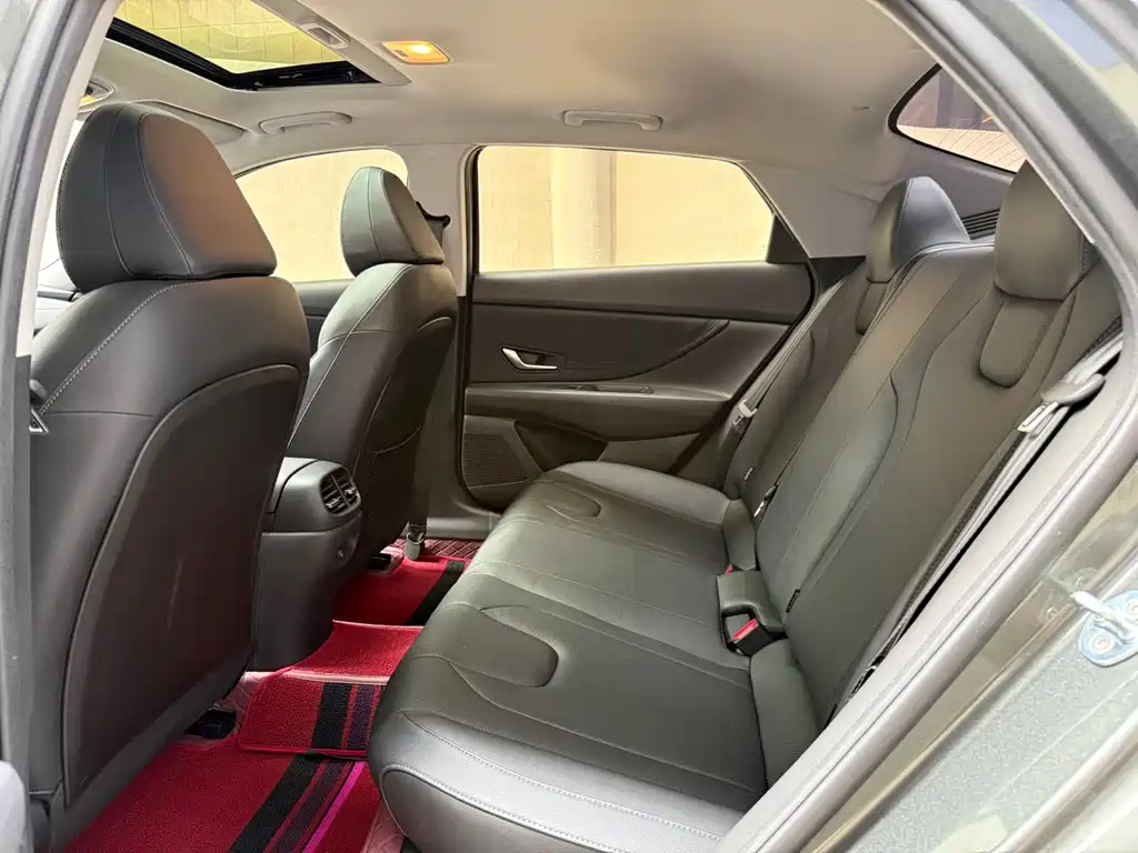 Hyundai Elantra — миниатюра 10
