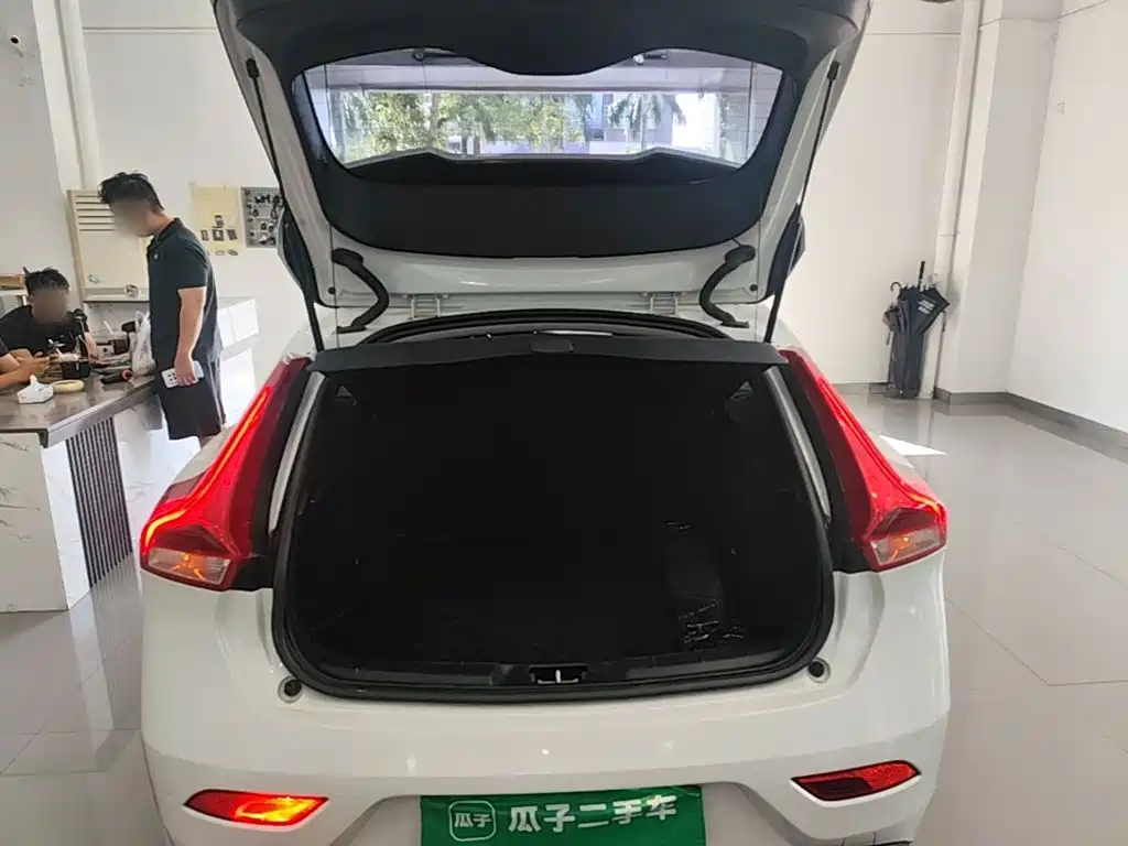 Volvo V40 — миниатюра 19