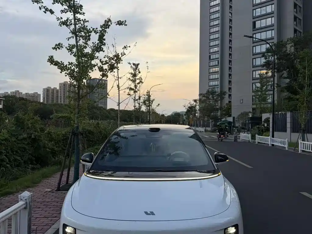 Li Auto Идеальный i6 — миниатюра 3