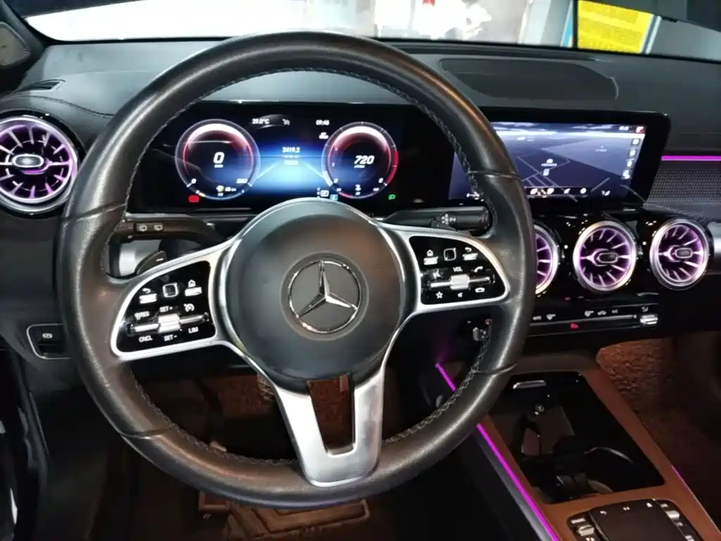 Mercedes-Benz GLB — миниатюра 11