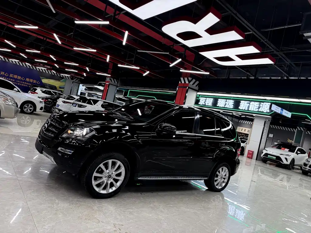 Mercedes-Benz M-Class 2011