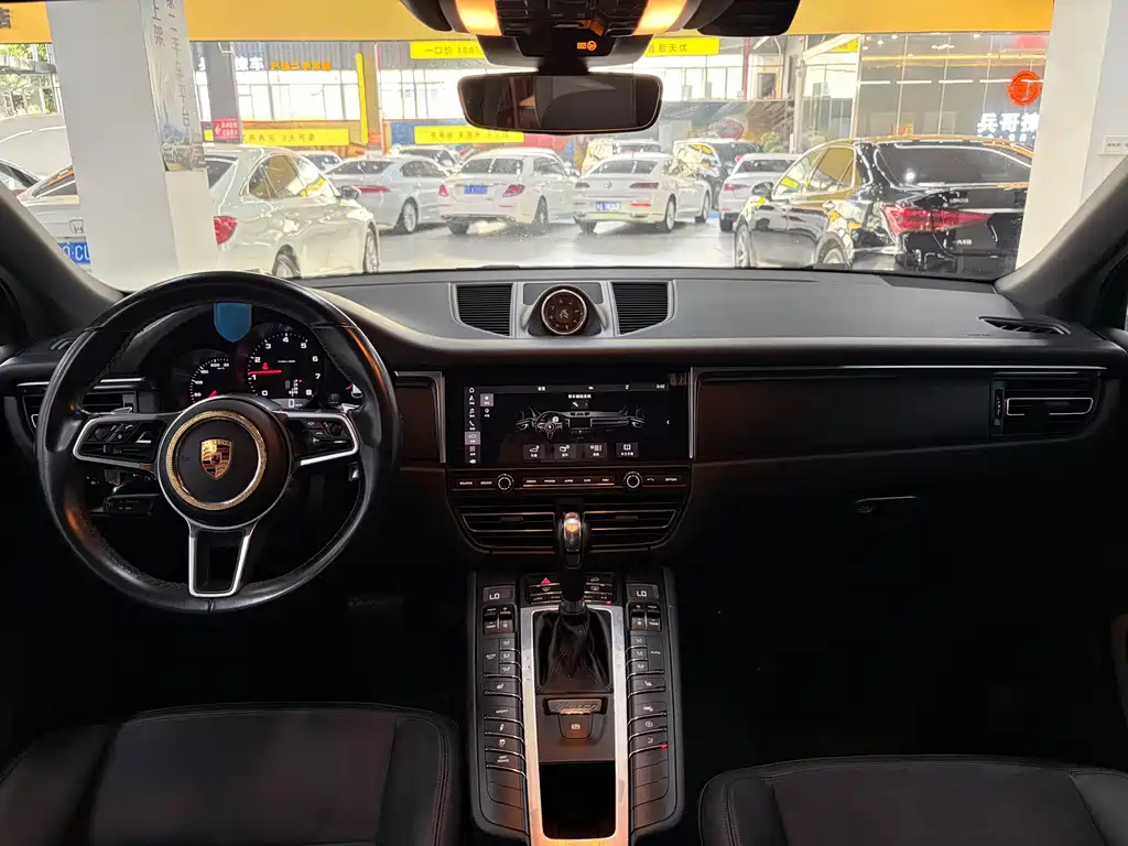 Porsche Macan — миниатюра 6