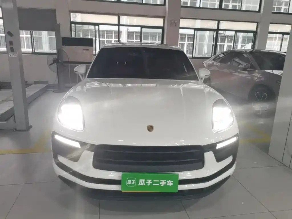 Porsche Macan — миниатюра 3