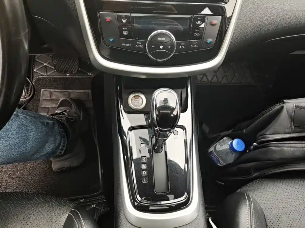 Nissan Tiida — миниатюра 14