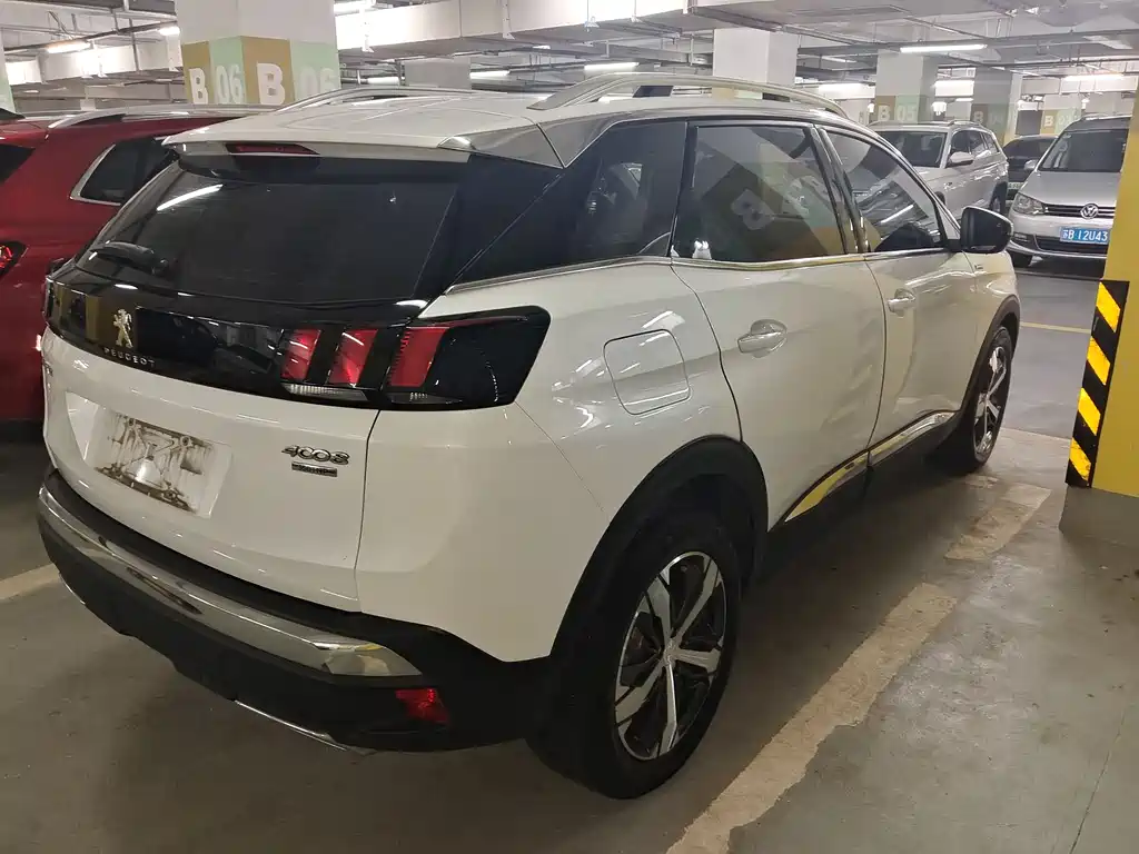 PEUGEOT 4008
