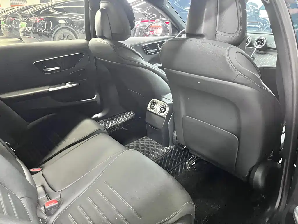 Mercedes-Benz C-Class — миниатюра 14