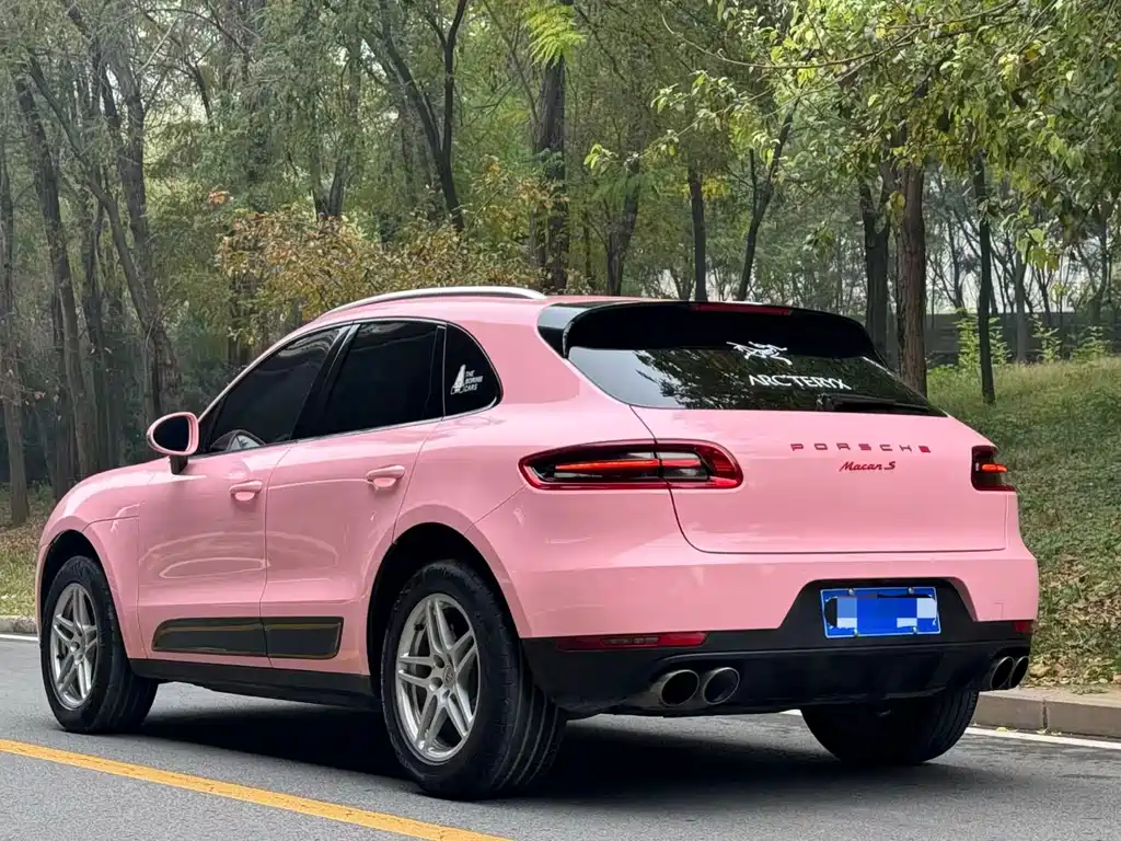 PORSCHE MACAN