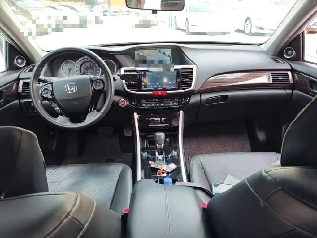 Honda Accord — миниатюра 13