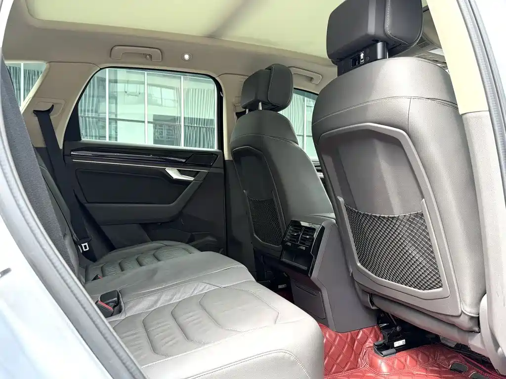 Volkswagen Touareg — миниатюра 6