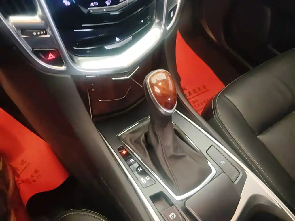 Cadillac SRX — миниатюра 14