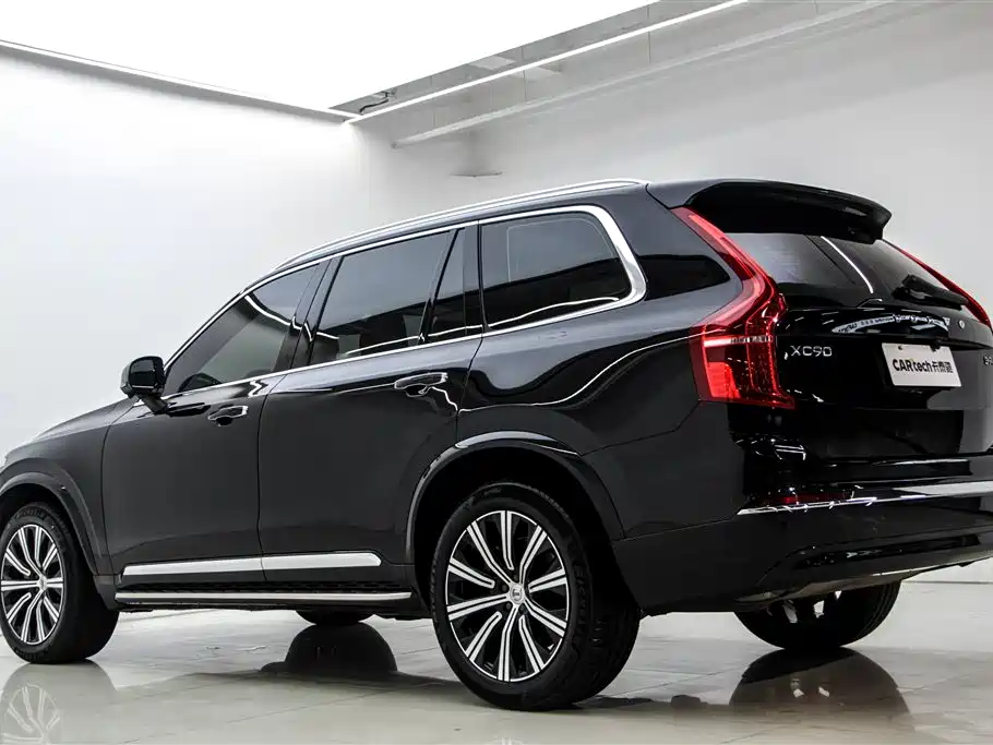 Volvo XC90 2023 B6 Luxury 7 мест
