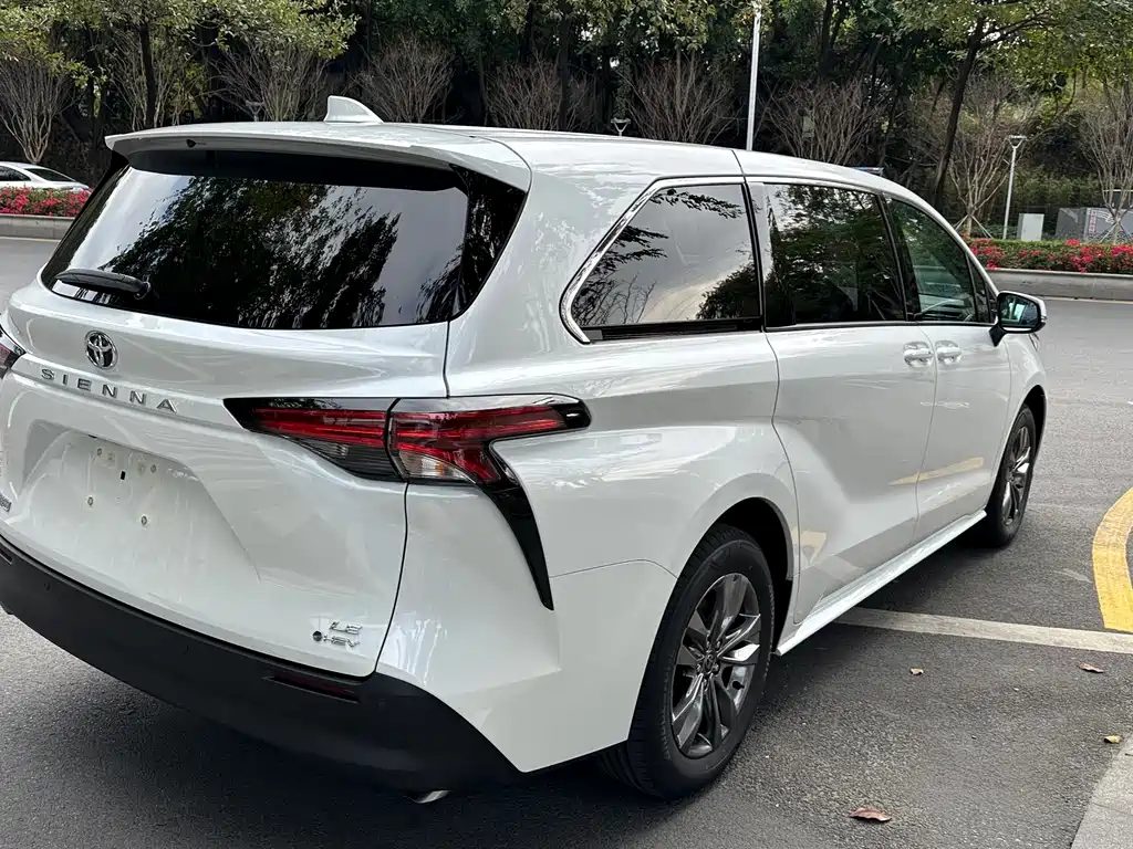 TOYOTA SIENNA