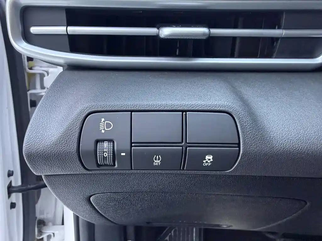 Hyundai Elantra — миниатюра 15