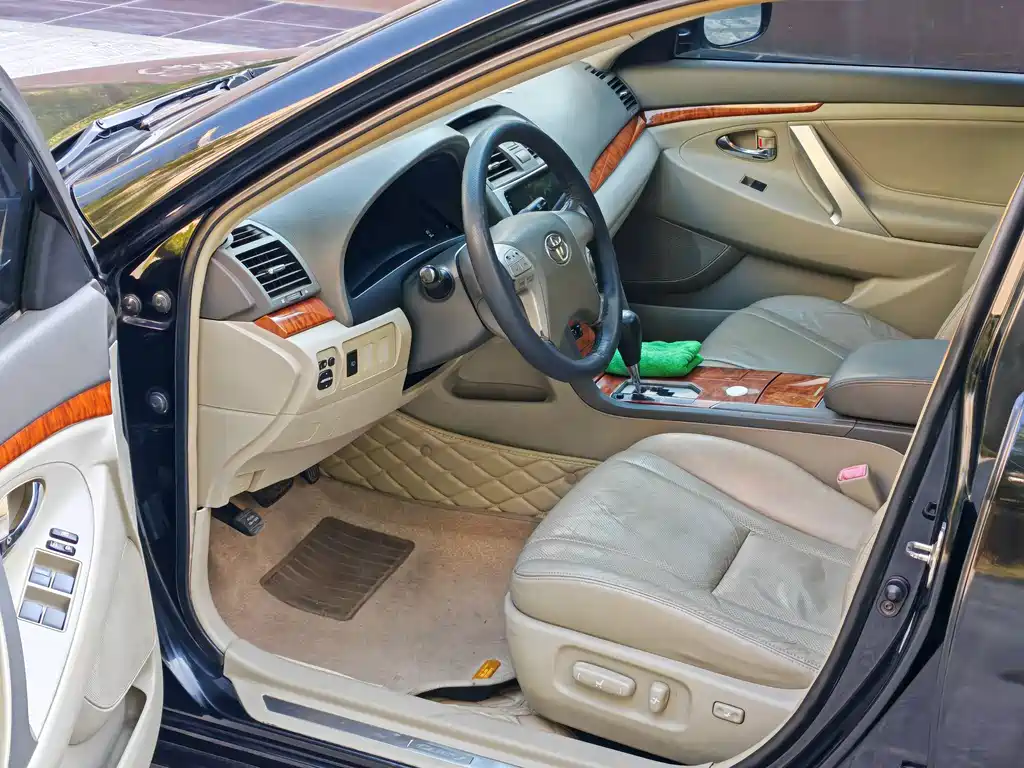 Toyota Camry — миниатюра 5
