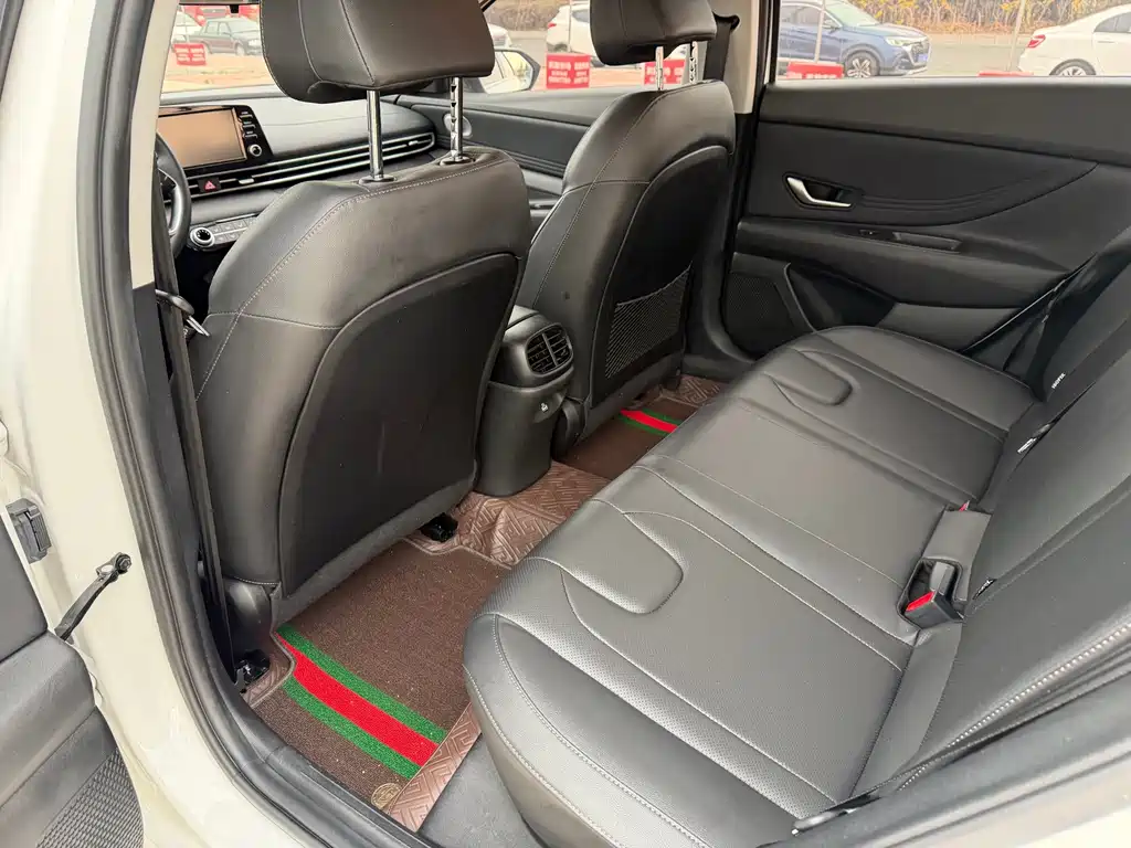 Hyundai Elantra — миниатюра 8