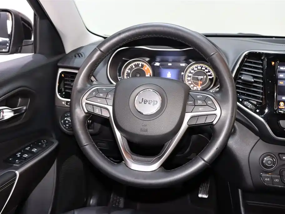 Jeep Cherokee 2.0T 2WD Leading Edition, фото 13