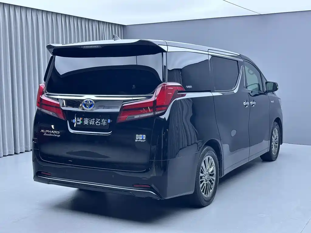 Toyota Alphard — миниатюра 4