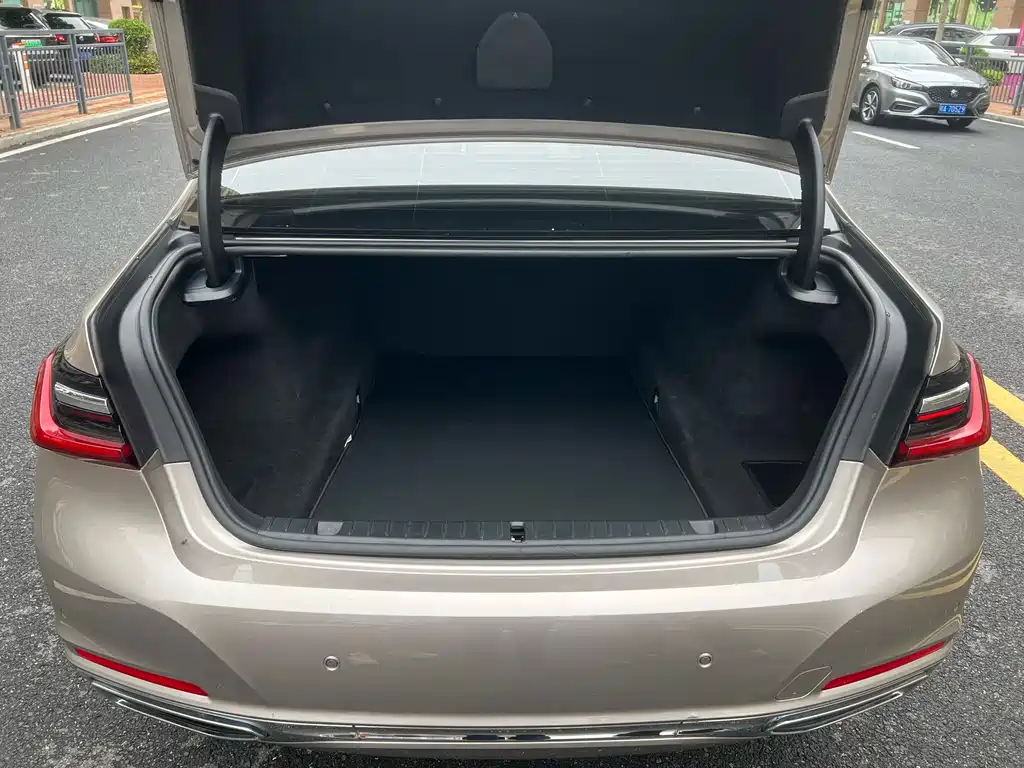 BMW 7 Series — миниатюра 19
