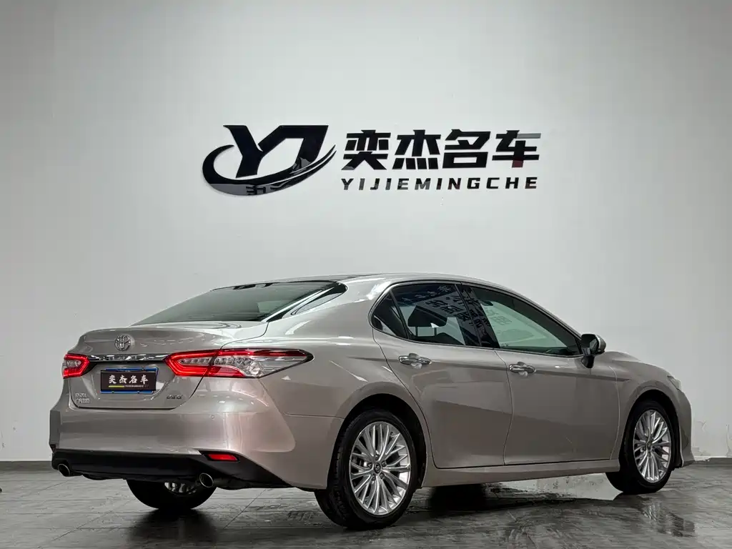 Toyota Camry — миниатюра 7