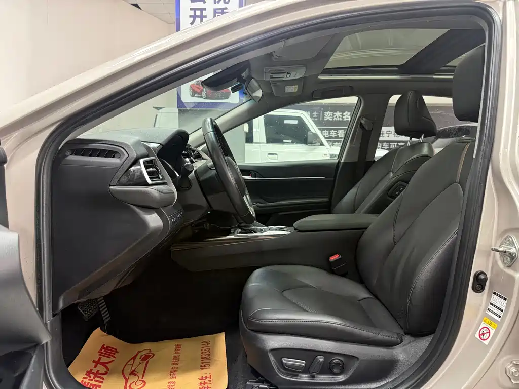Toyota Camry — миниатюра 4