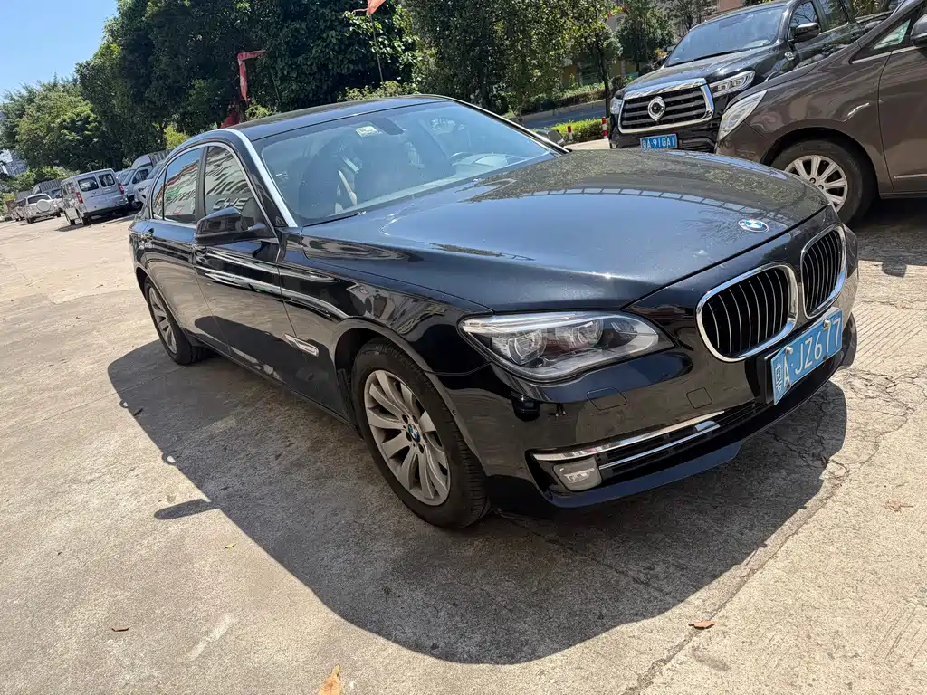 BMW 7 Series — миниатюра 3