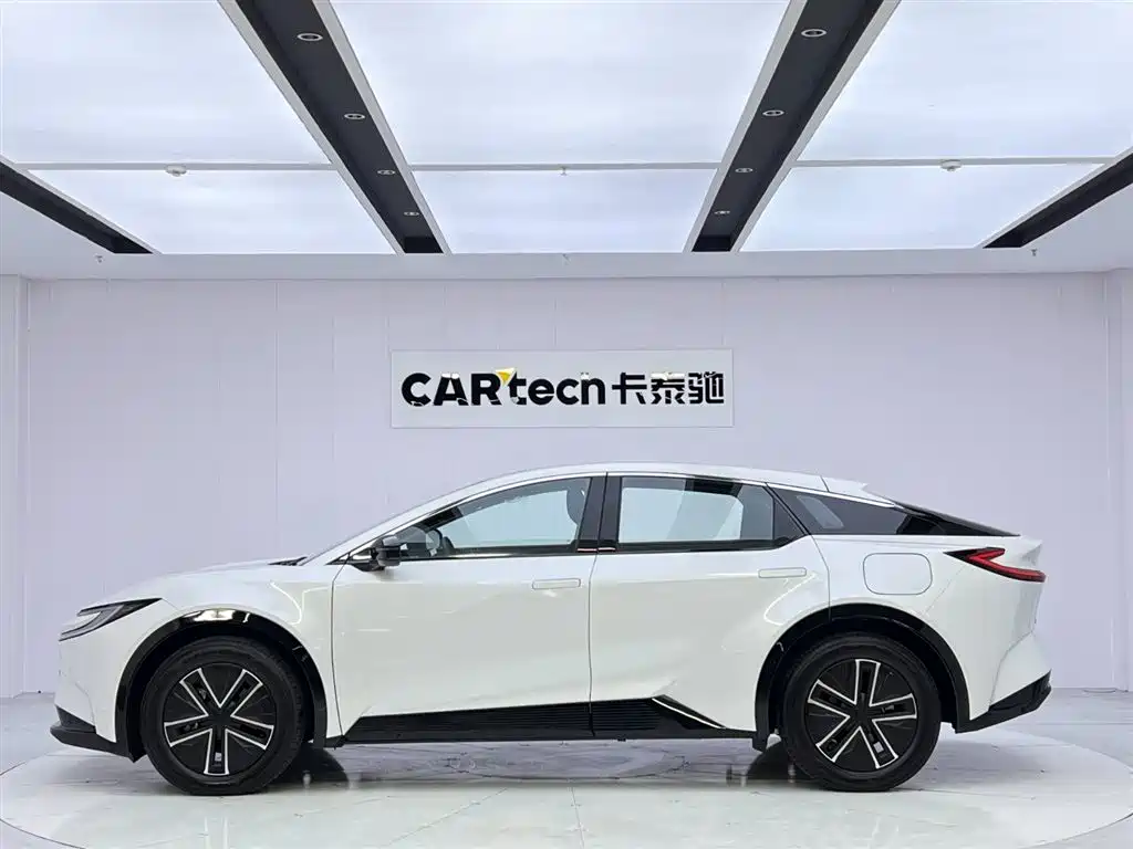 Toyota bZ5 2025 550 JOY