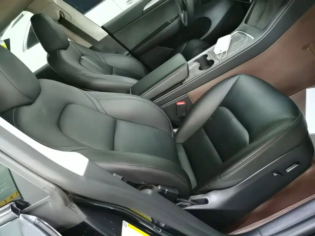 Tesla Model Y — миниатюра 25