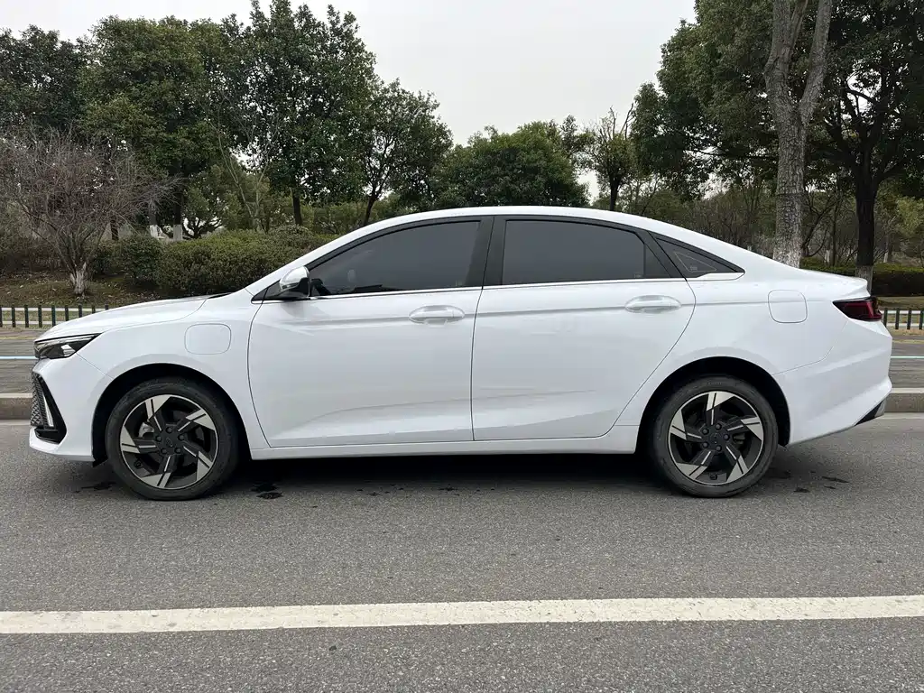 GEELY AUTOMOBILE EMGRAND L HIP