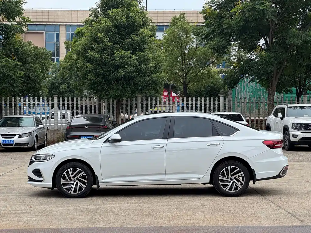 Volkswagen Lavida — миниатюра 8