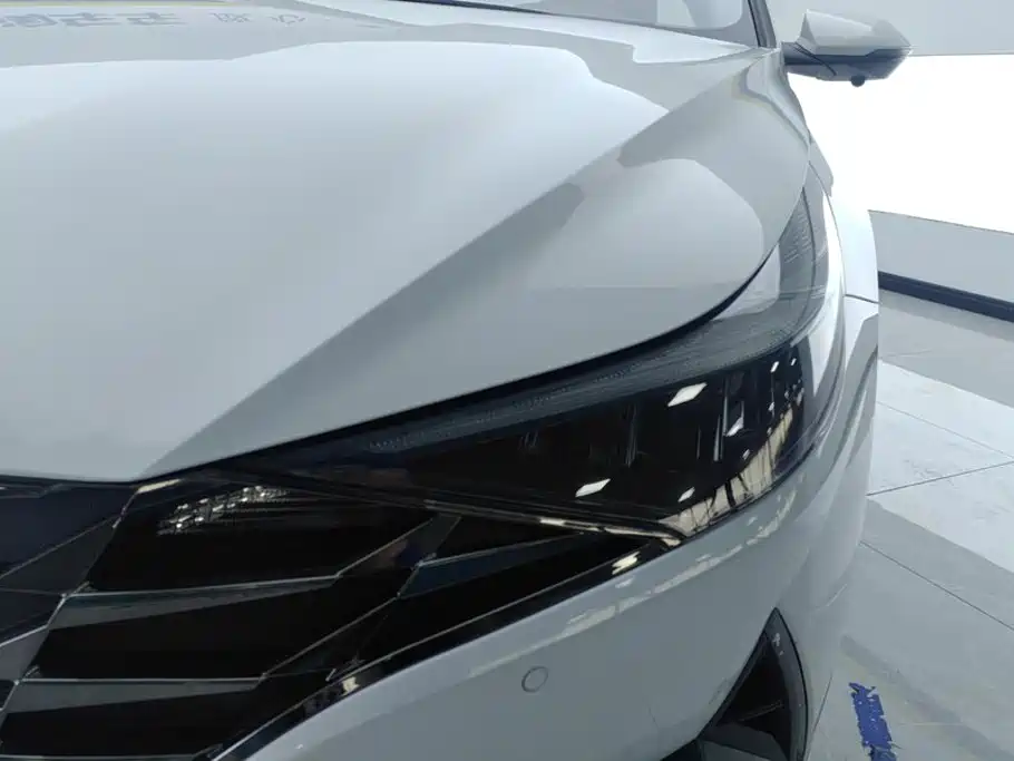 Hyundai Elantra — миниатюра 5