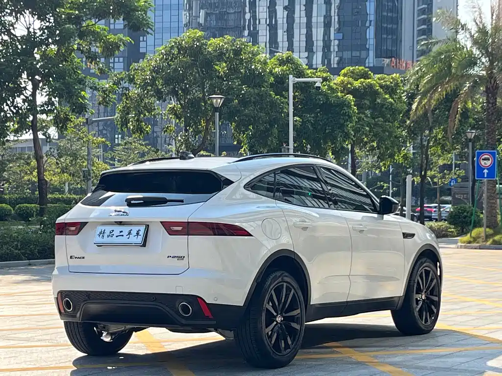 Jaguar E-PACE — миниатюра 6